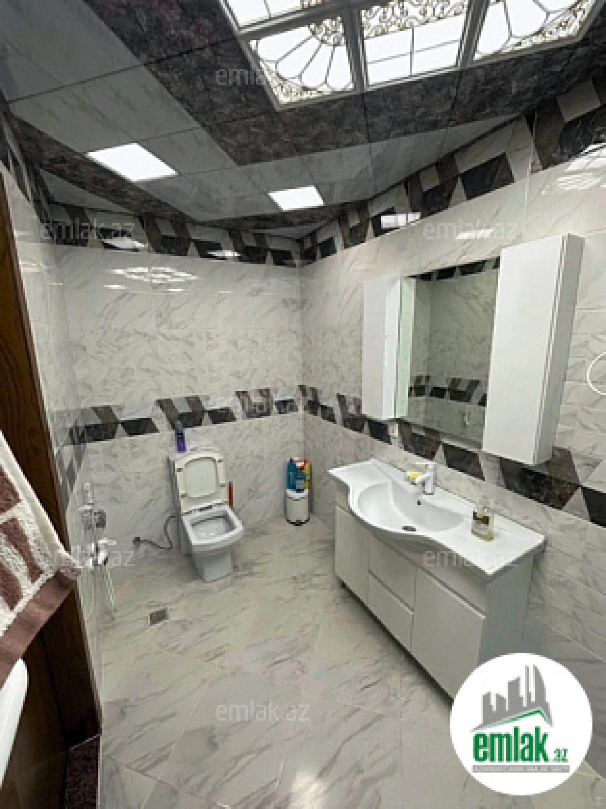 Satılır 3 otaqlı yeni tikili 173 m²