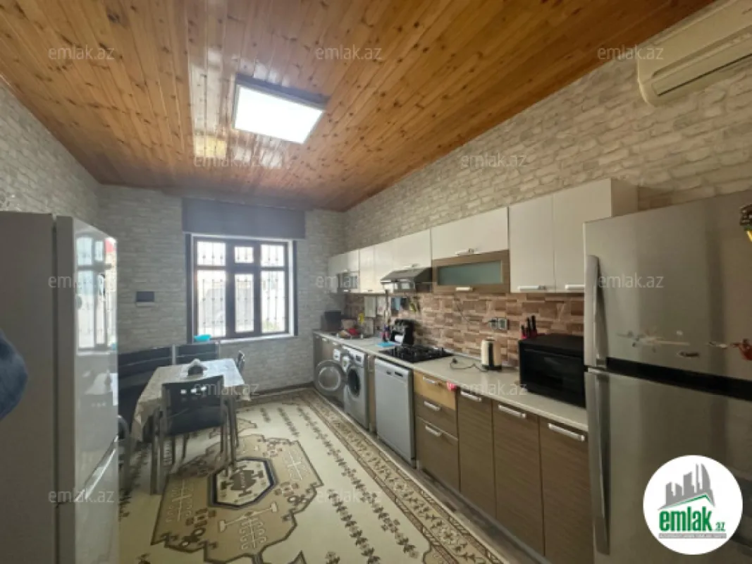 Satılır 4 otaqlı həyət evi 175 m²