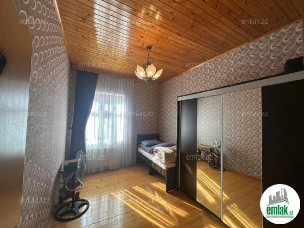 Satılır 4 otaqlı həyət evi 175 m²