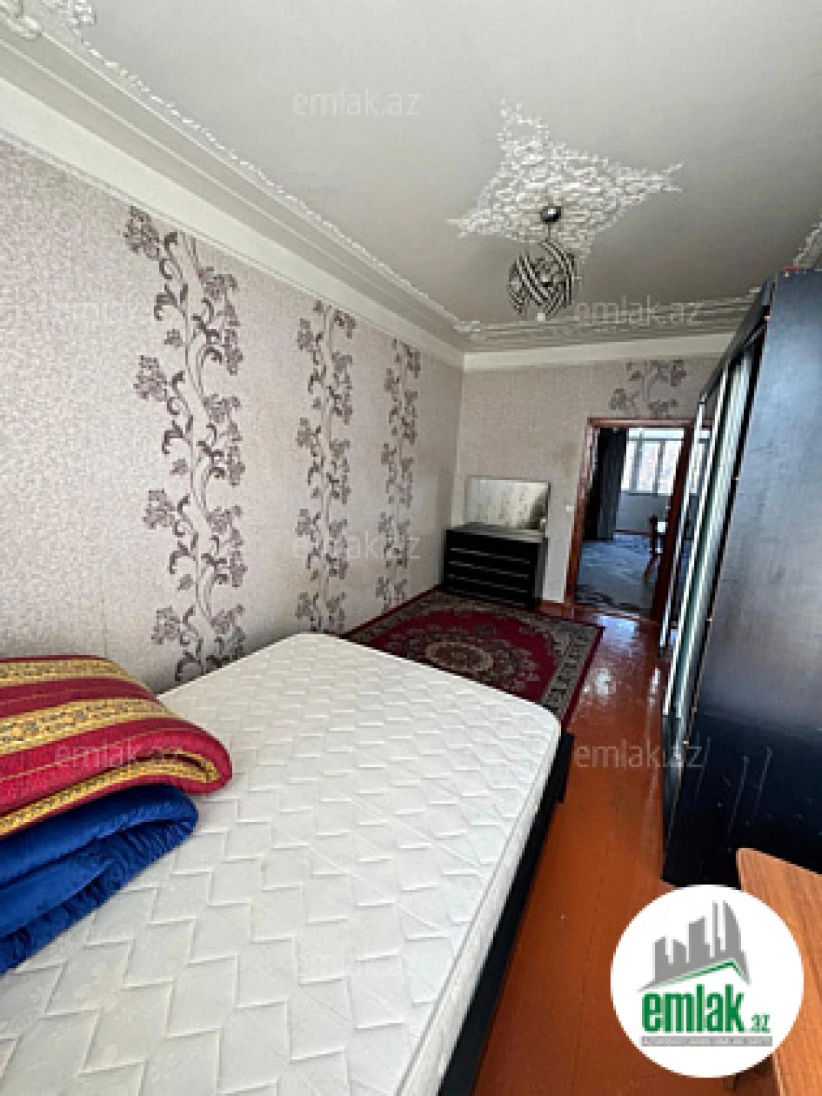 Satılır 2 otaqlı köhnə tikili 55 m²