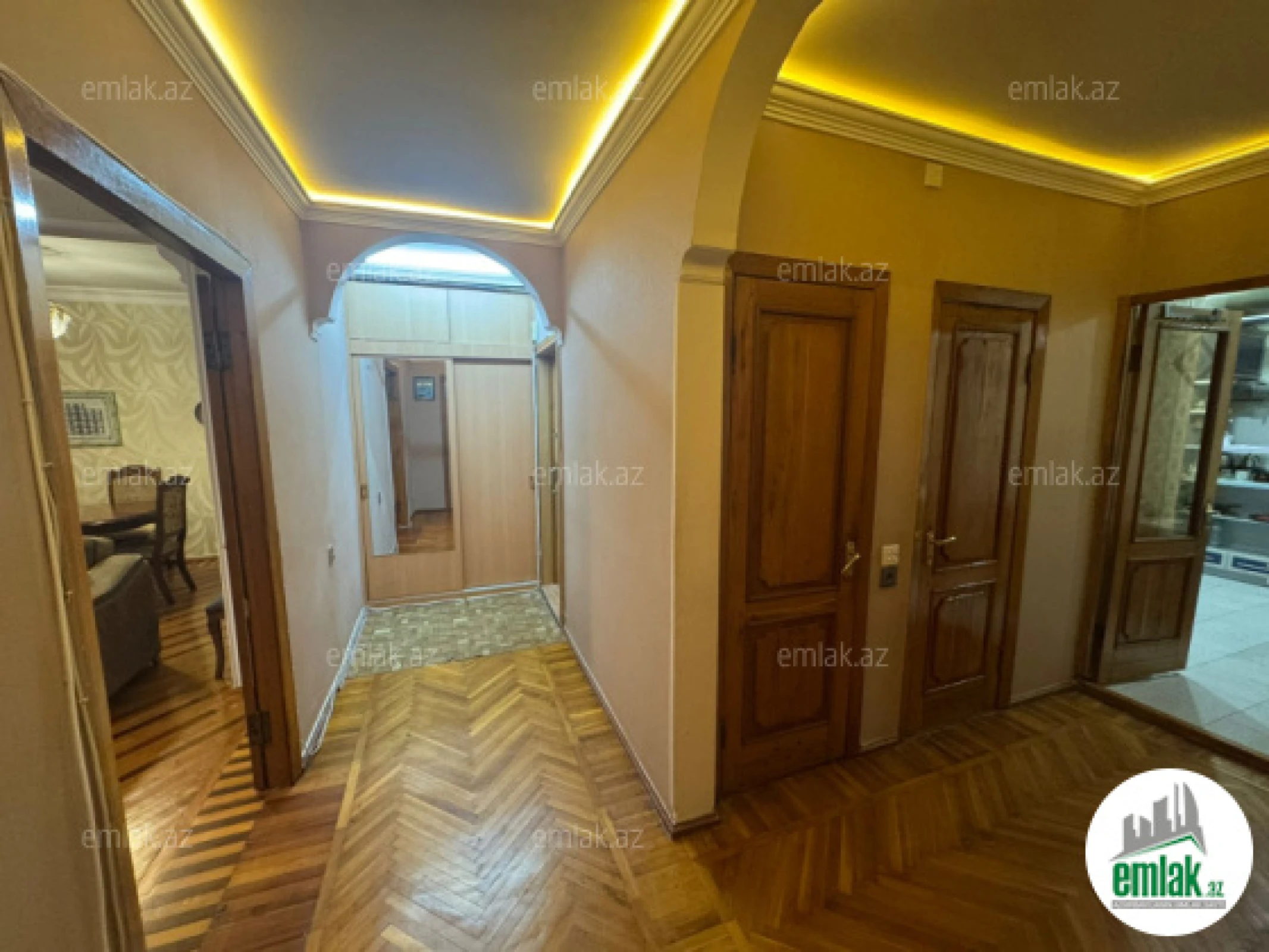 Satılır 4 otaqlı köhnə tikili 110 m²