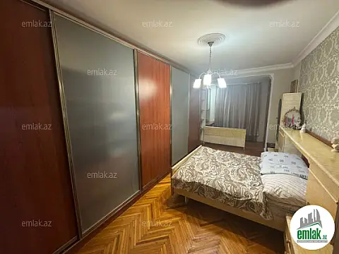 Satılır 4 otaqlı köhnə tikili 110 m²