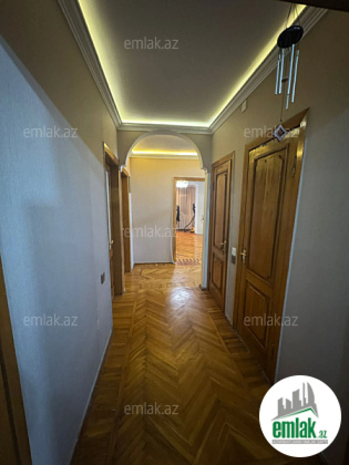 Satılır 4 otaqlı köhnə tikili 110 m²