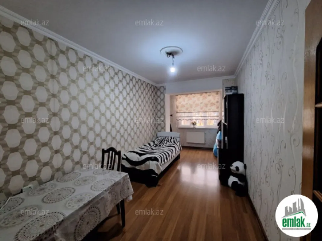 Satılır 4 otaqlı köhnə tikili 102 m²