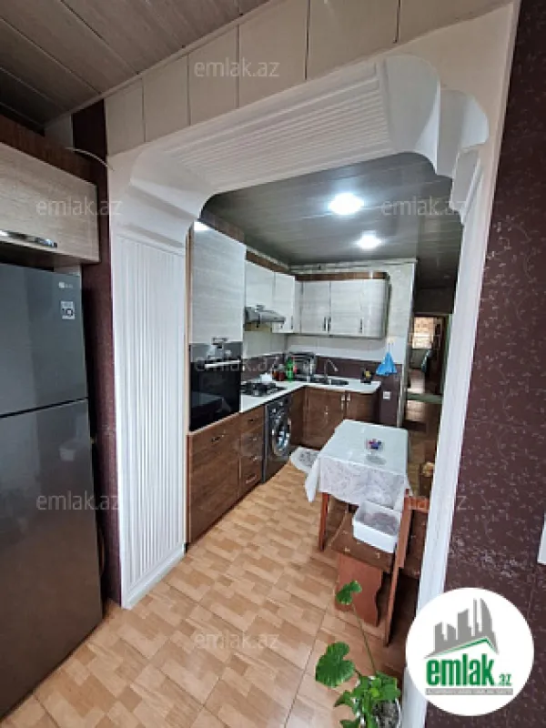 Satılır 4 otaqlı köhnə tikili 102 m²