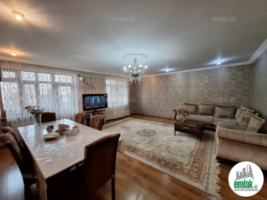 Satılır 4 otaqlı köhnə tikili 102 m²