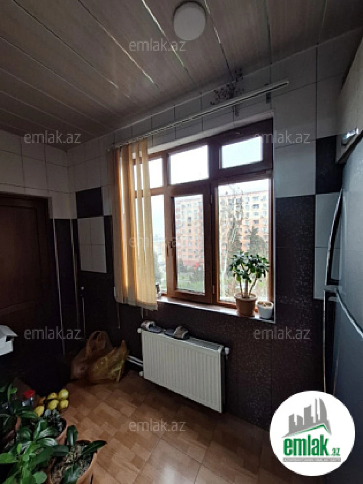 Satılır 4 otaqlı köhnə tikili 102 m²