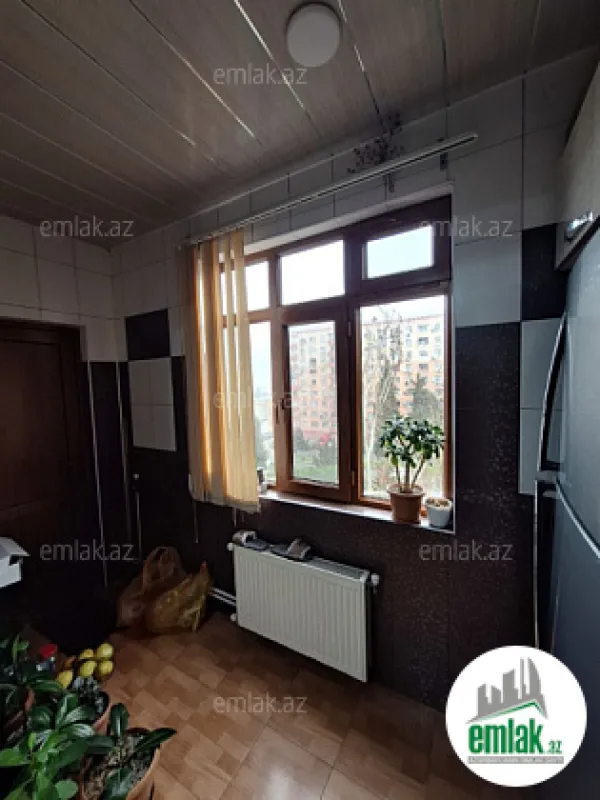 Satılır 4 otaqlı köhnə tikili 102 m²