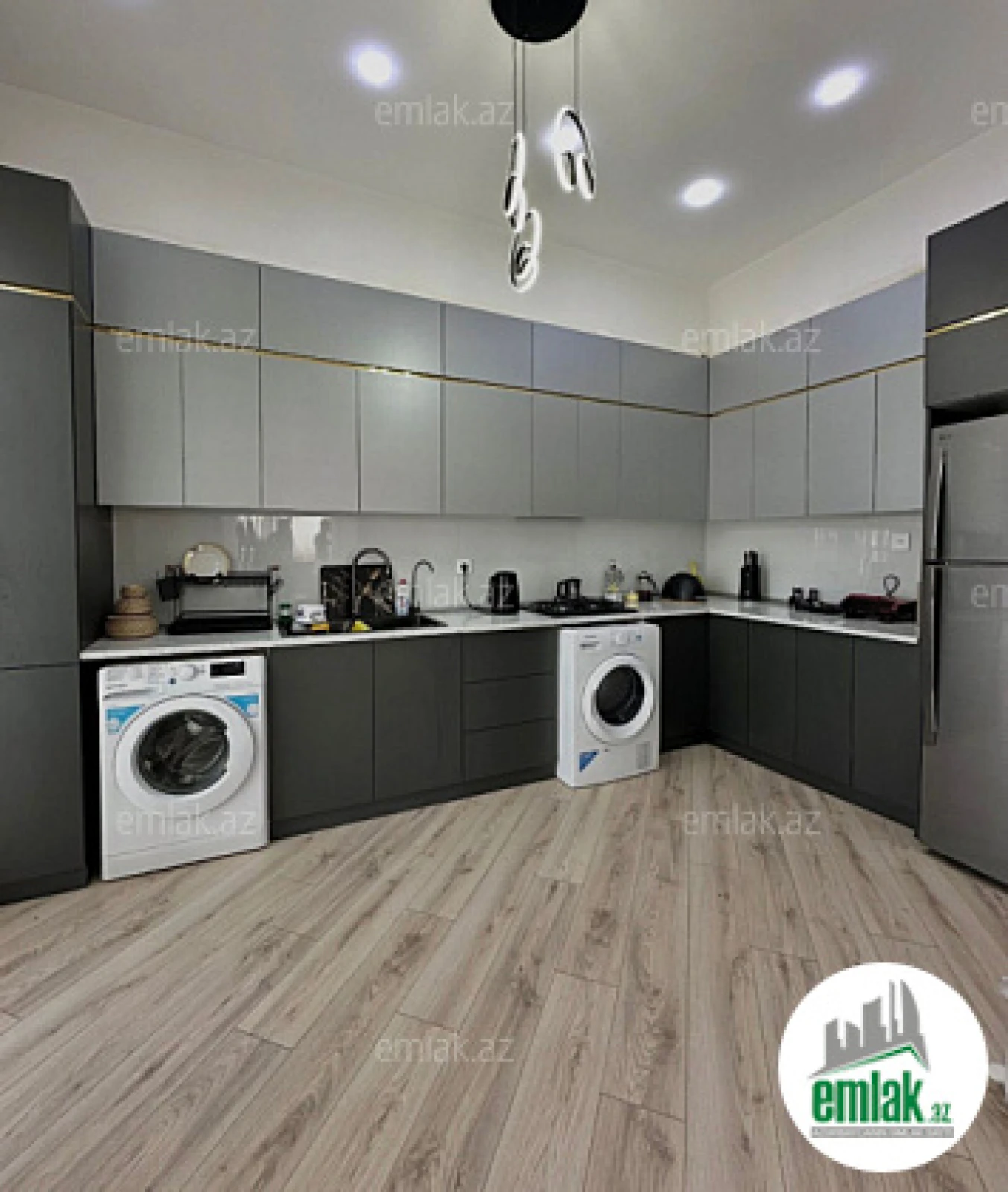 Satılır 4 otaqlı mənzil 120 m²