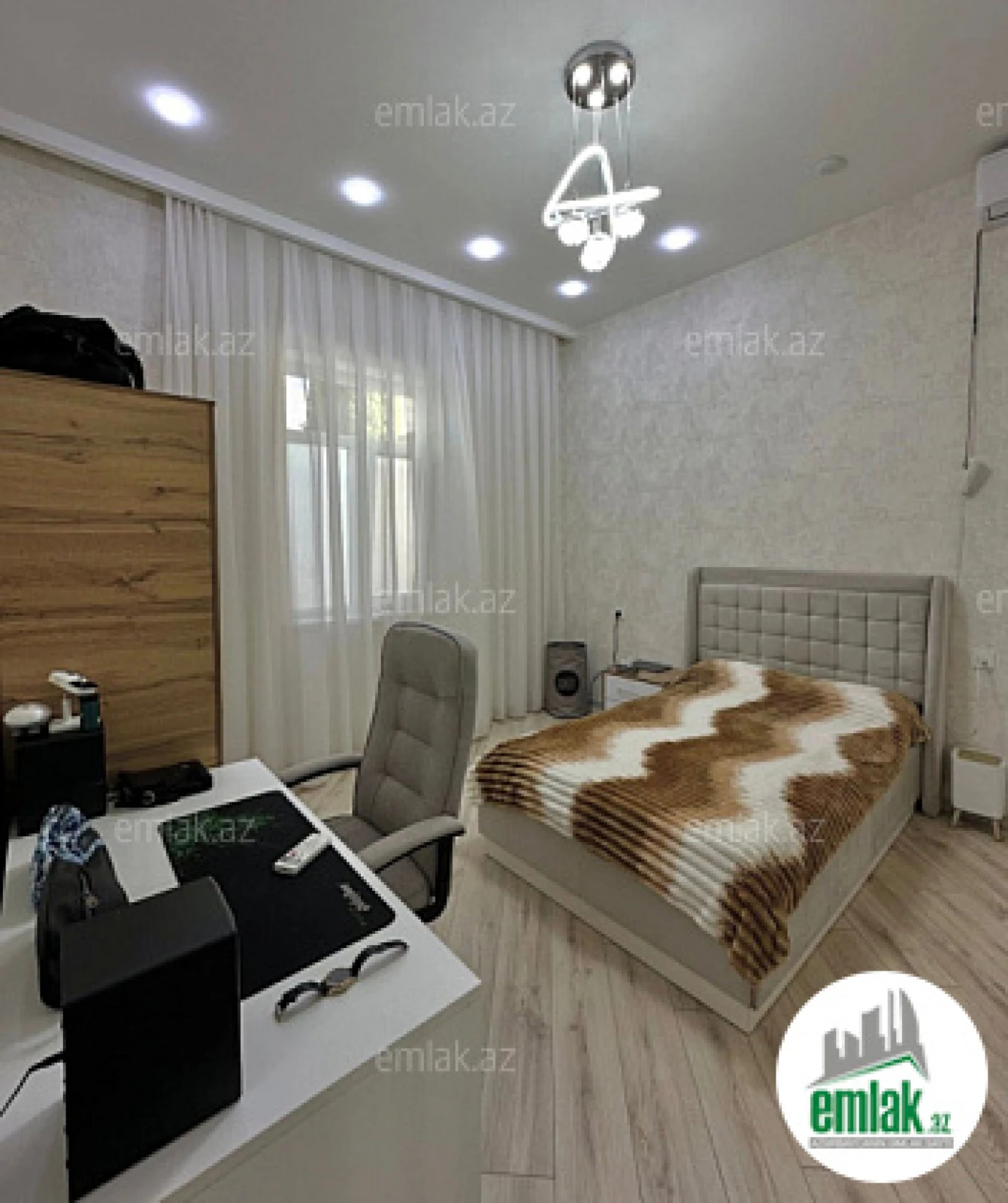 Satılır 4 otaqlı mənzil 120 m²