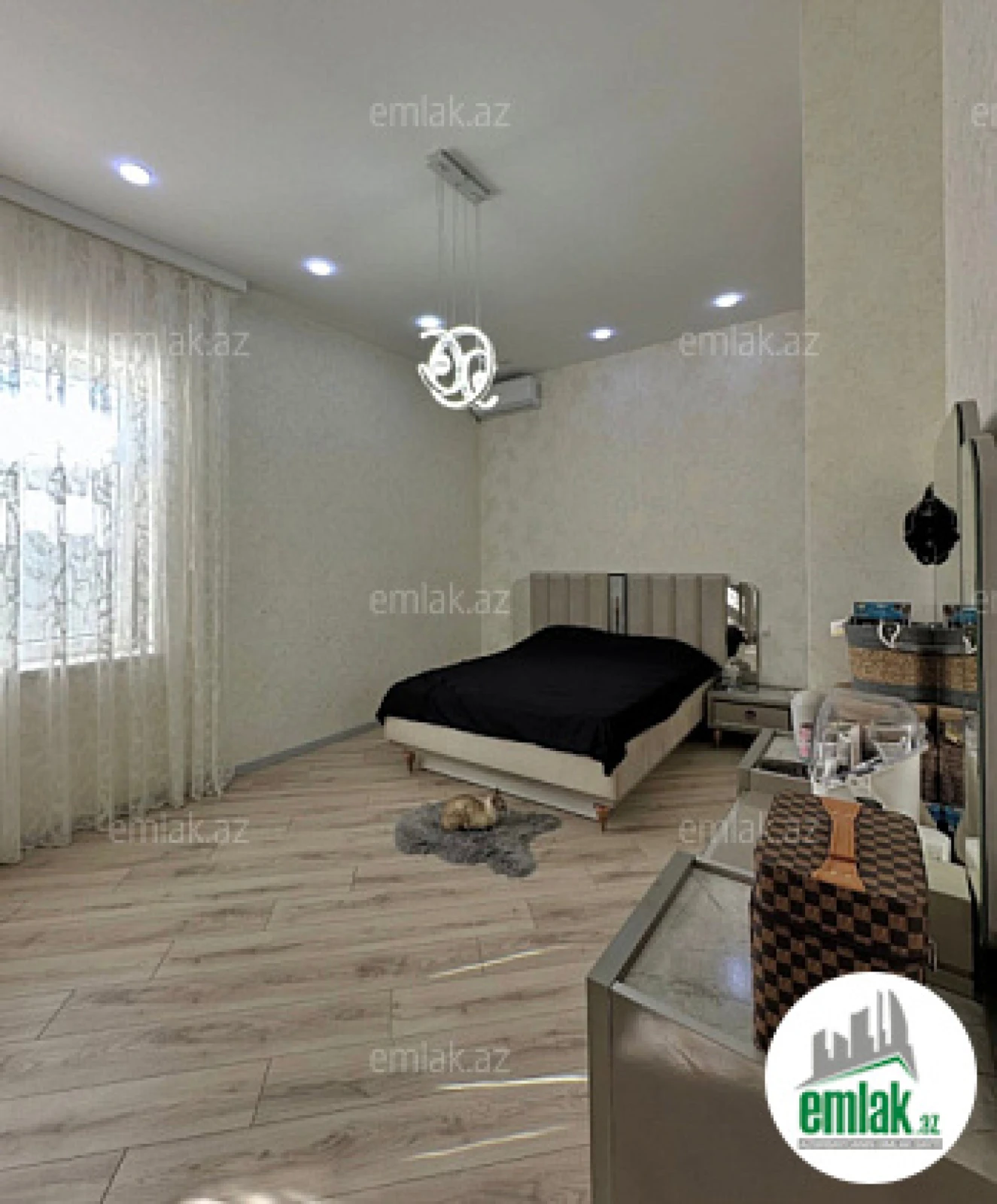 Satılır 4 otaqlı mənzil 120 m²