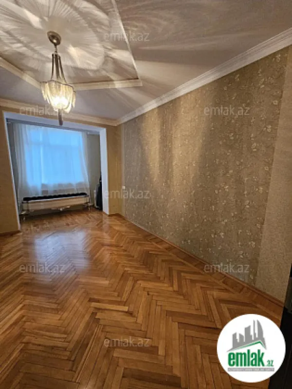 Satılır 3 otaqlı köhnə tikili 90 m²