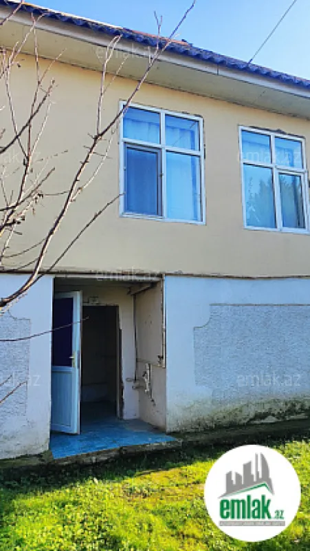 Satılır 4 otaqlı həyət evi 200 m²