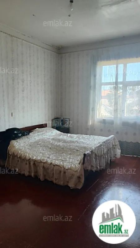 Satılır 4 otaqlı həyət evi 200 m²