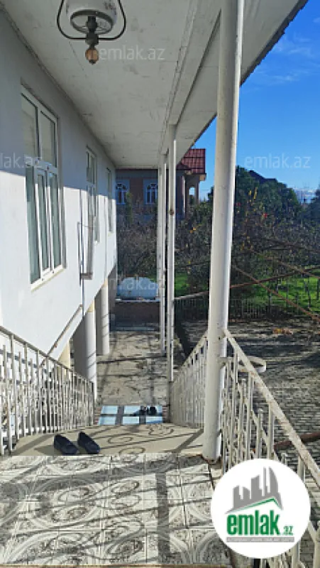 Satılır 4 otaqlı həyət evi 200 m²