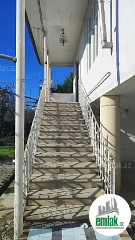 Satılır 4 otaqlı həyət evi 200 m²