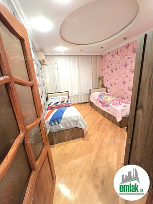 Satılır 3 otaqlı köhnə tikili 90 m²