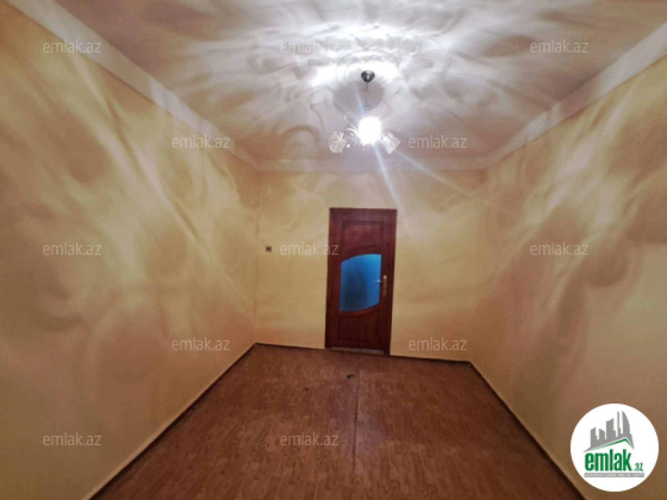 Satılır 2 otaqlı köhnə tikili 55 m²
