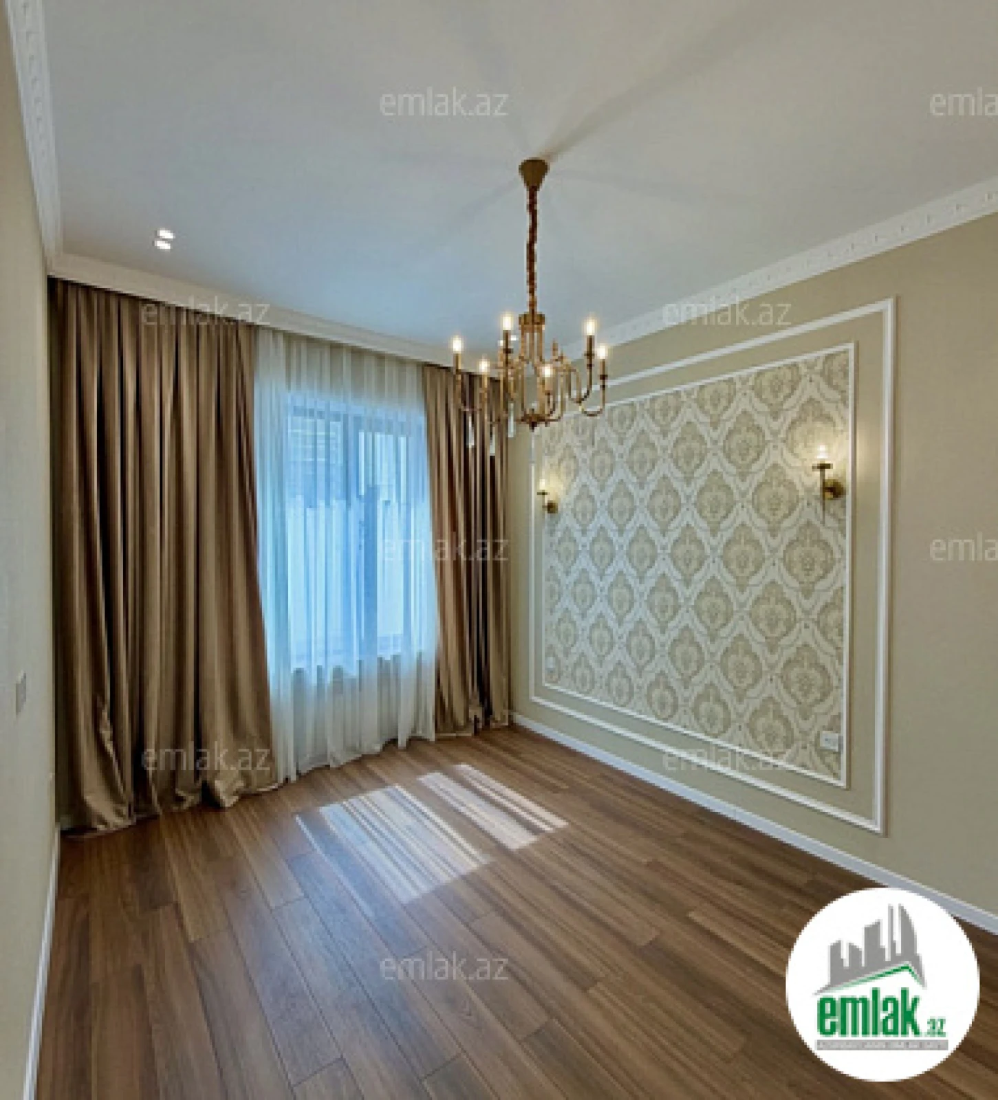 Satılır 4 otaqlı mənzil 130 m²