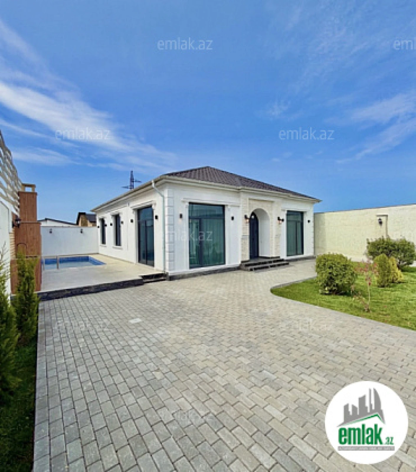 Satılır 4 otaqlı mənzil 130 m²