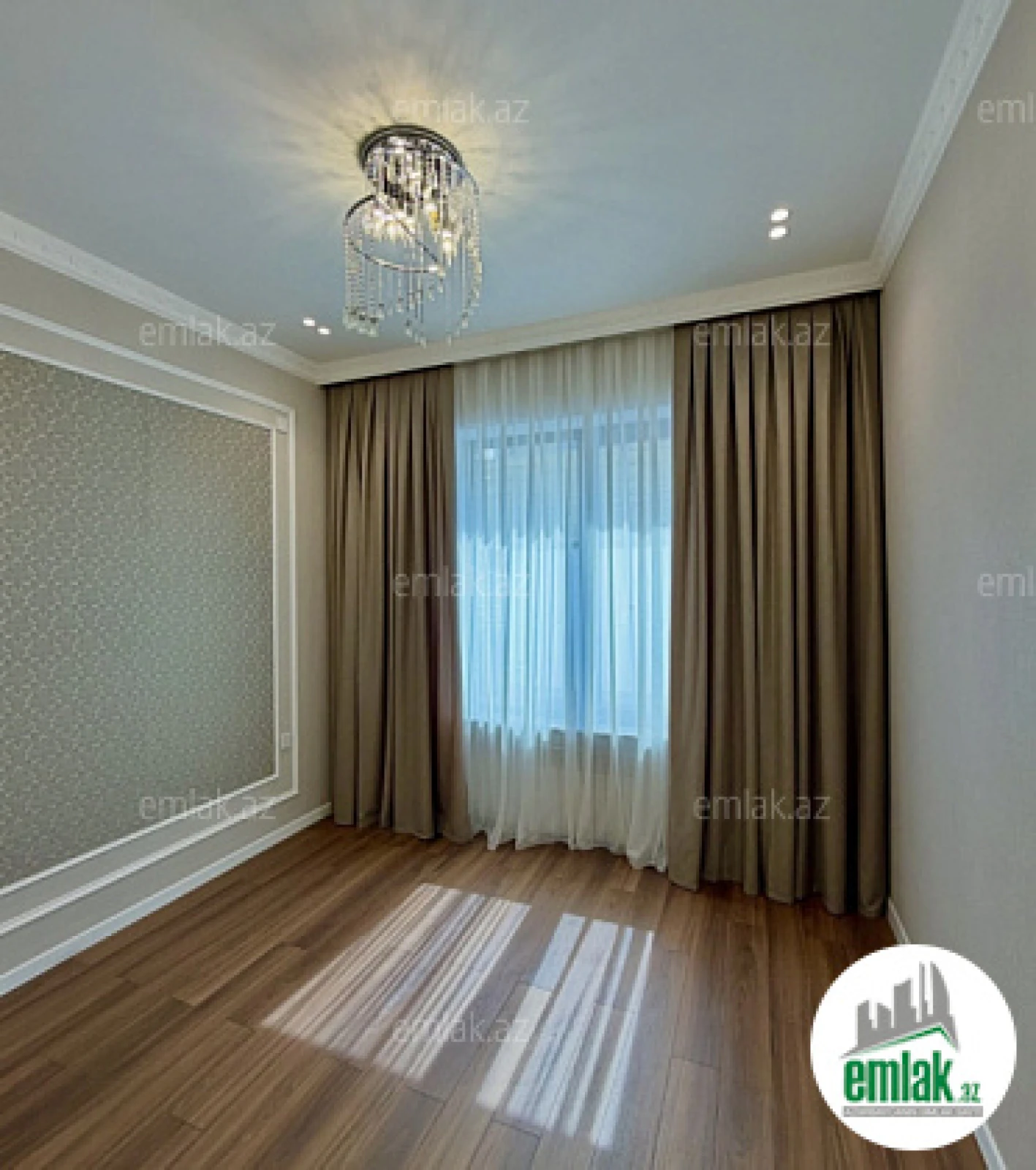 Satılır 4 otaqlı mənzil 130 m²