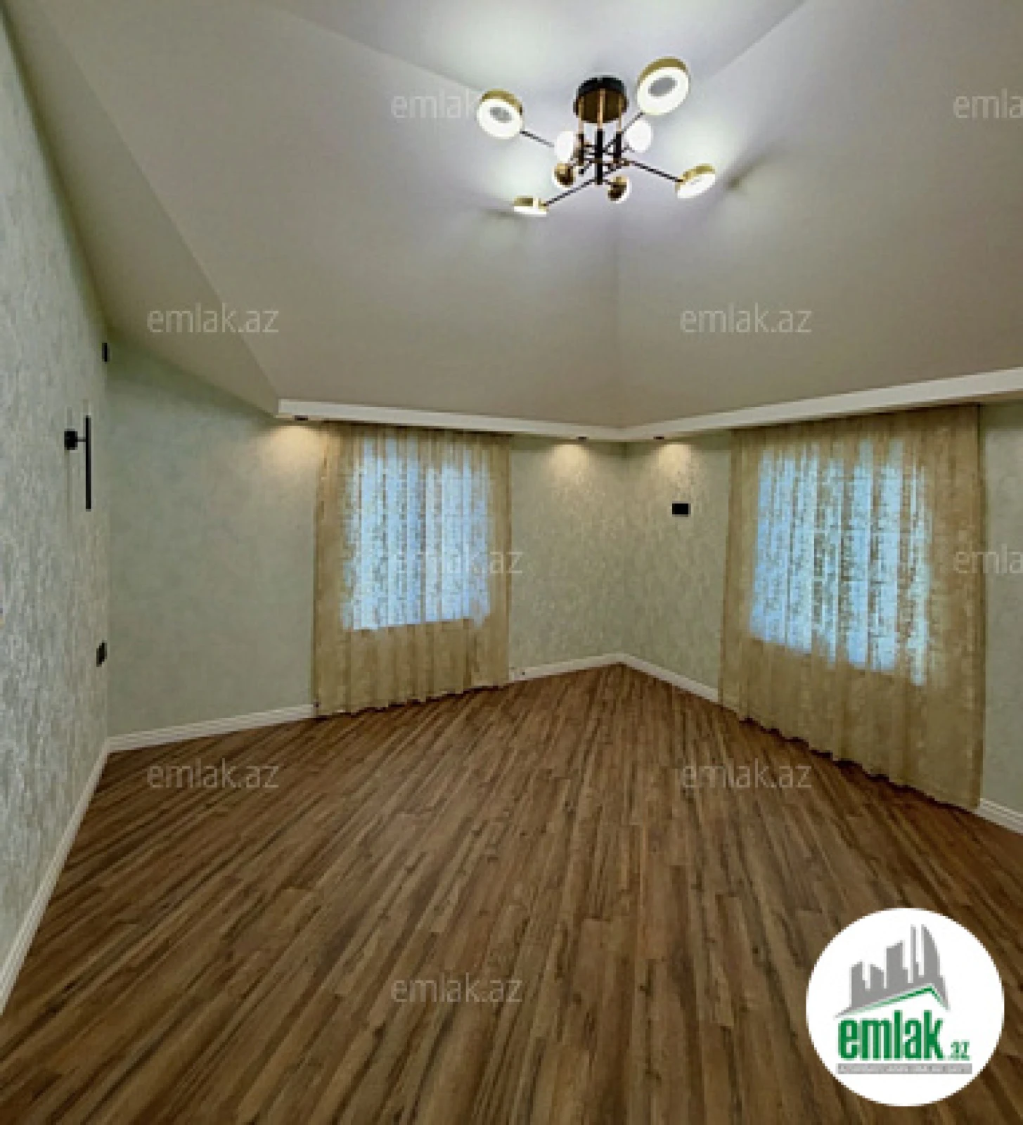 Satılır 4 otaqlı mənzil 150 m²