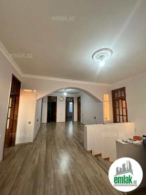 Satılır 9 otaqlı həyət evi 160 m²