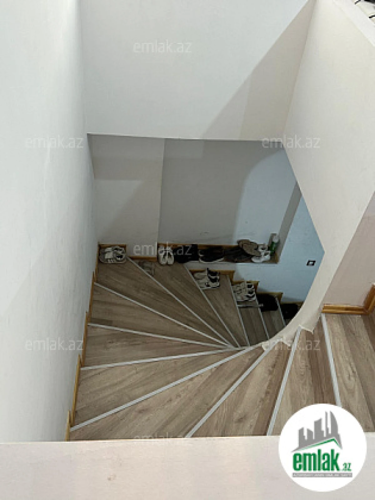 Satılır 9 otaqlı həyət evi 160 m²