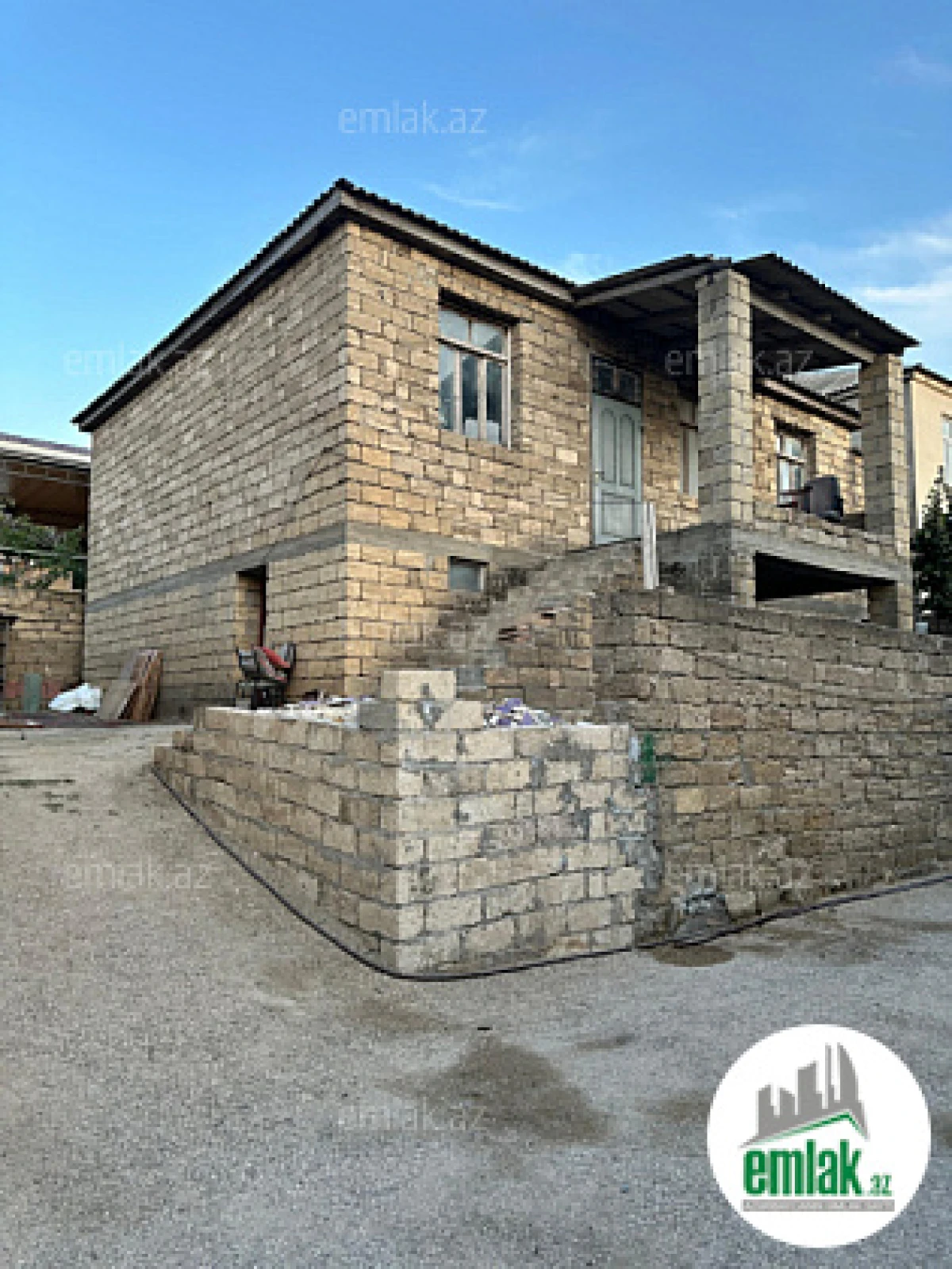 Satılır 9 otaqlı həyət evi 160 m²