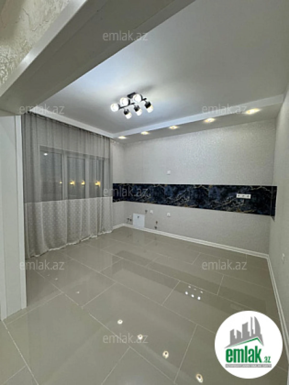 Satılır 4 otaqlı mənzil 120 m²