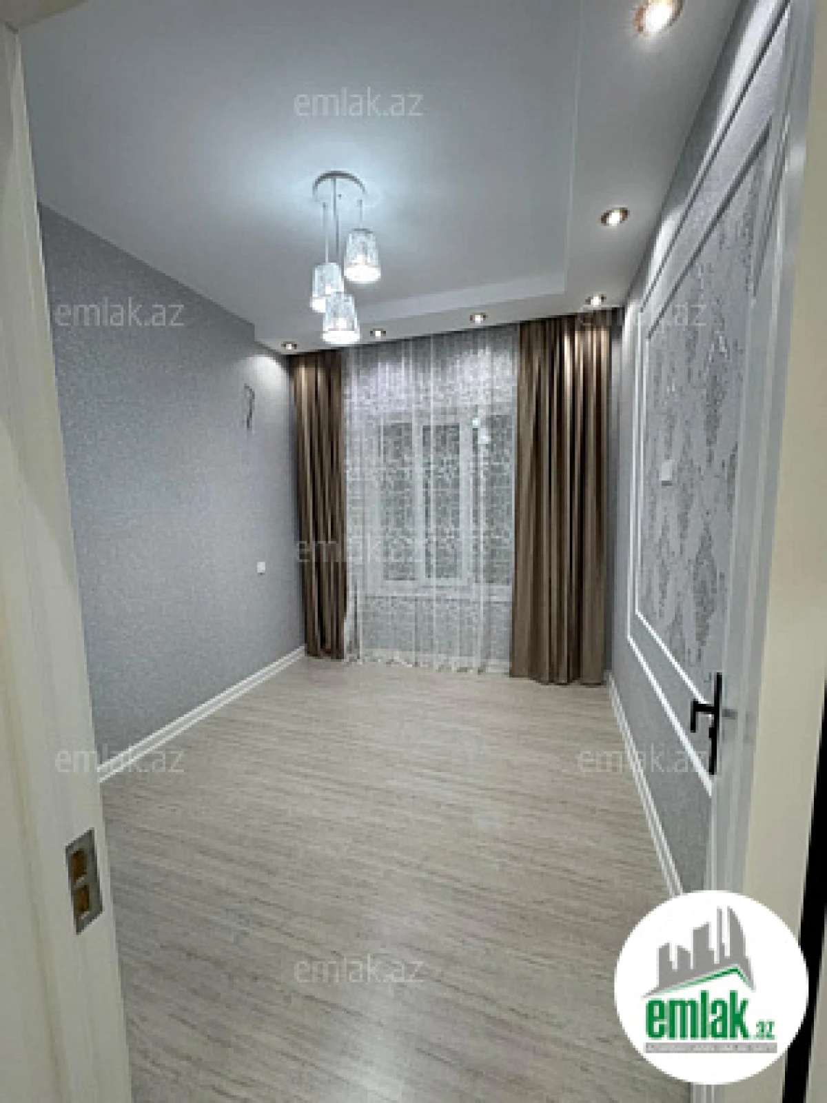 Satılır 4 otaqlı mənzil 120 m²