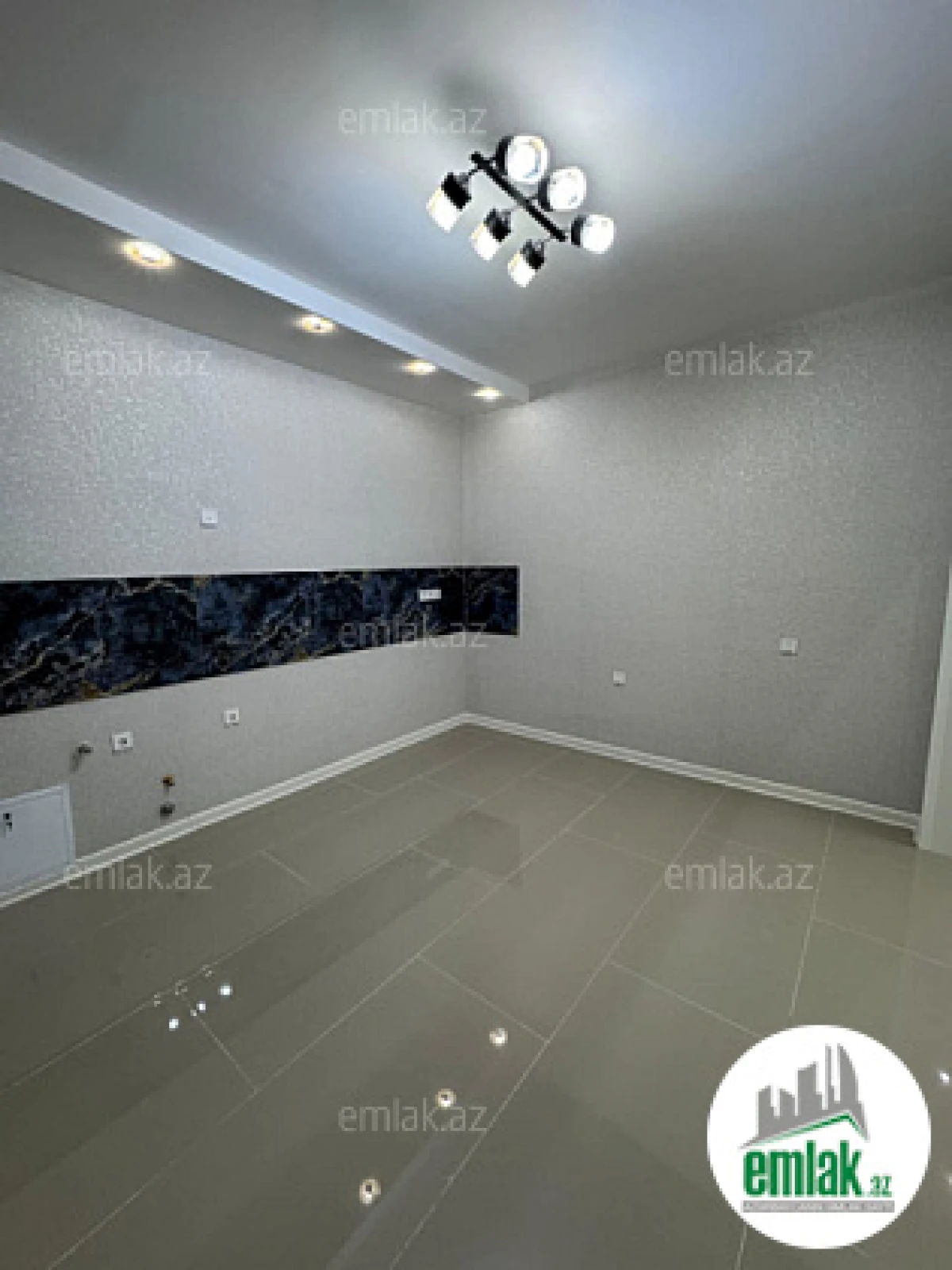 Satılır 4 otaqlı mənzil 120 m²