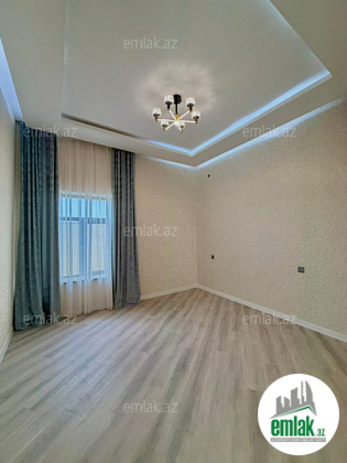 Satılır 4 otaqlı mənzil 170 m²