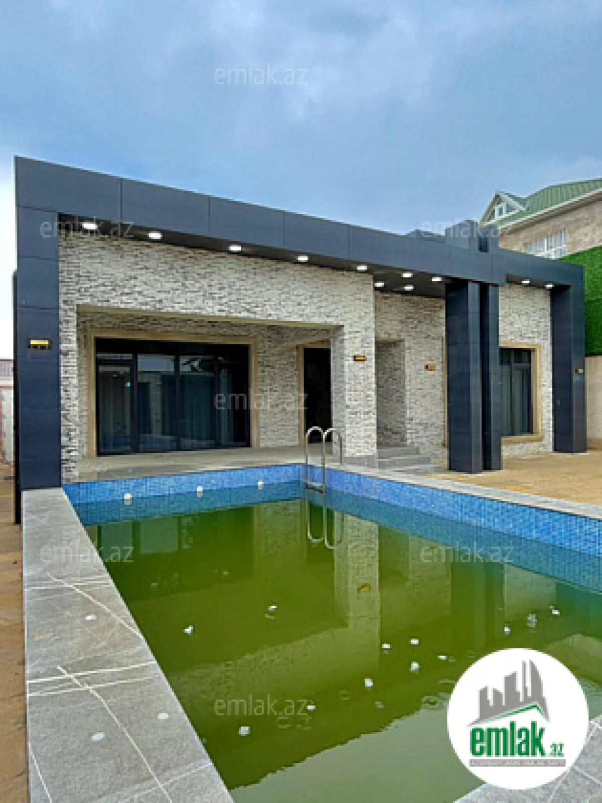 Satılır 4 otaqlı mənzil 170 m²