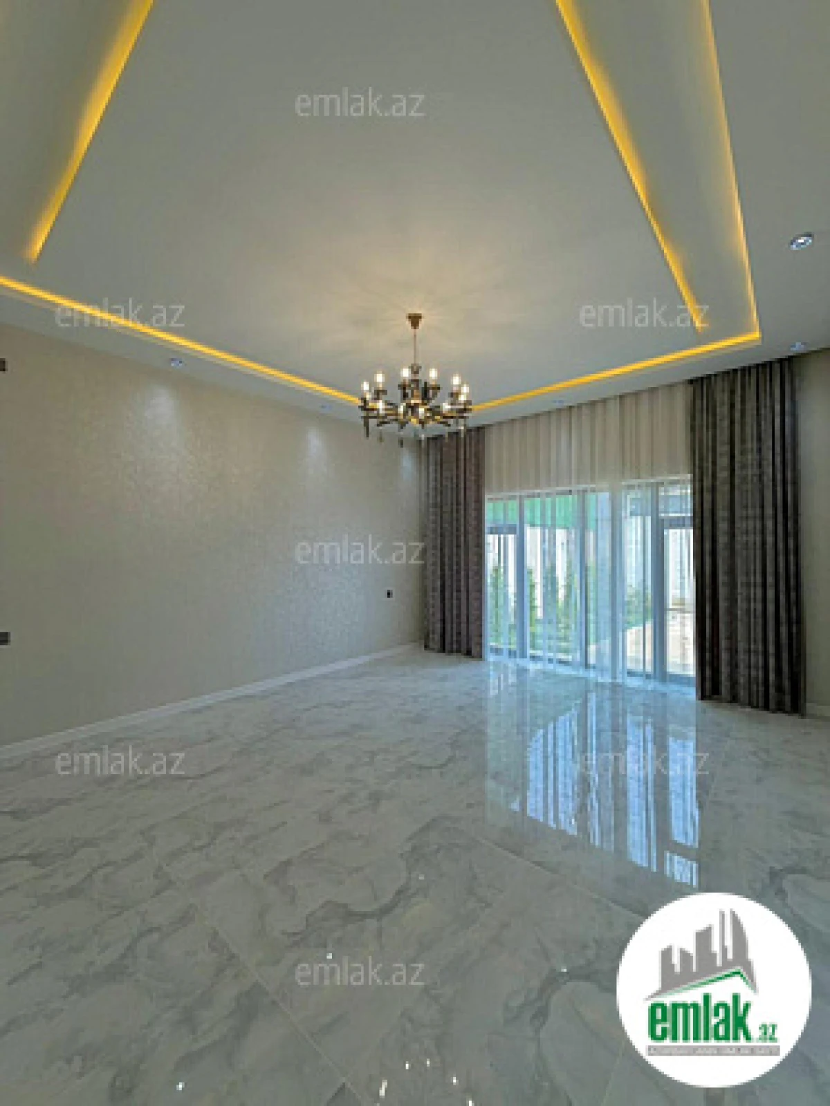 Satılır 4 otaqlı mənzil 170 m²