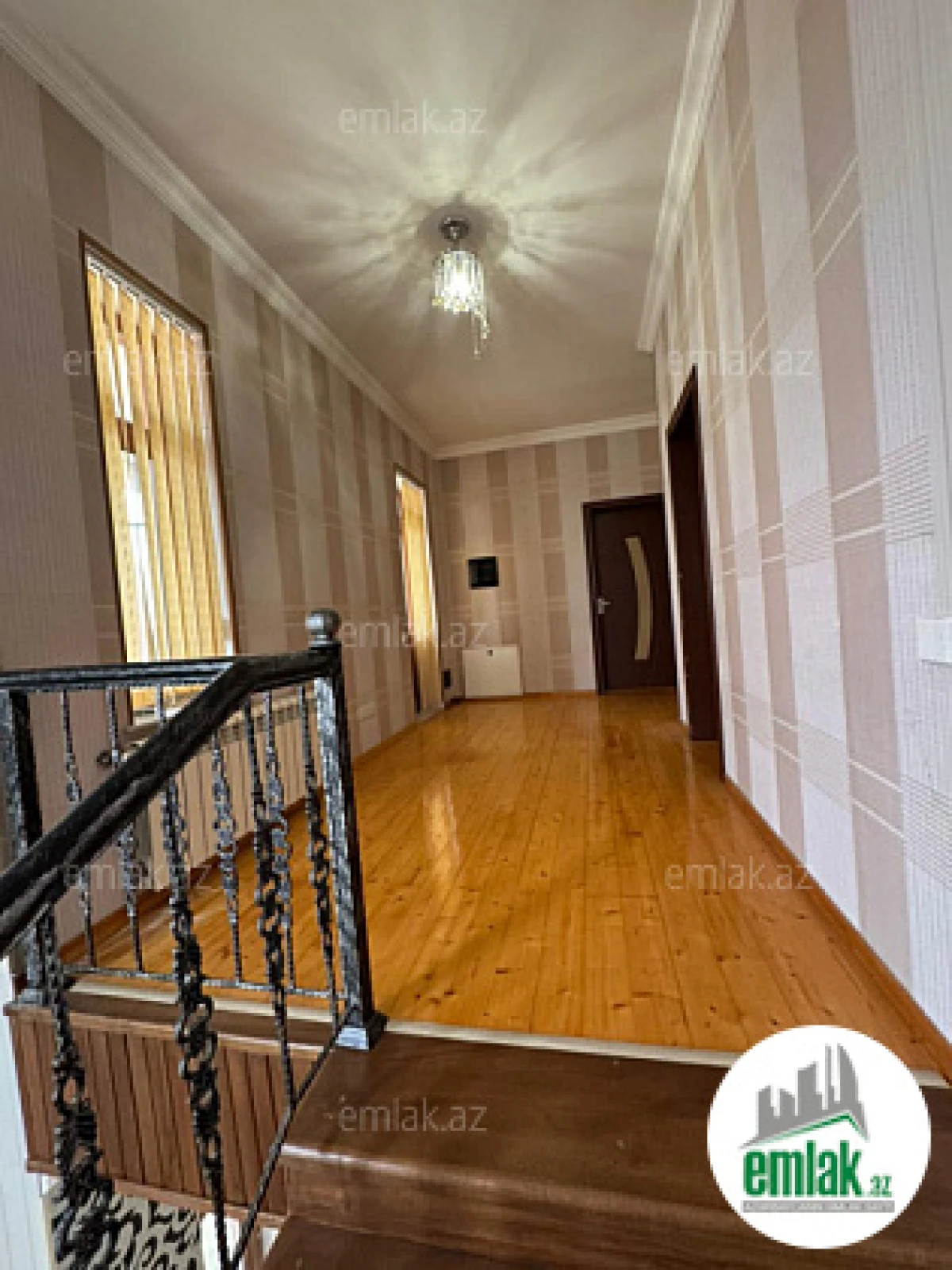 Satılır 6 otaqlı mənzil 207 m²