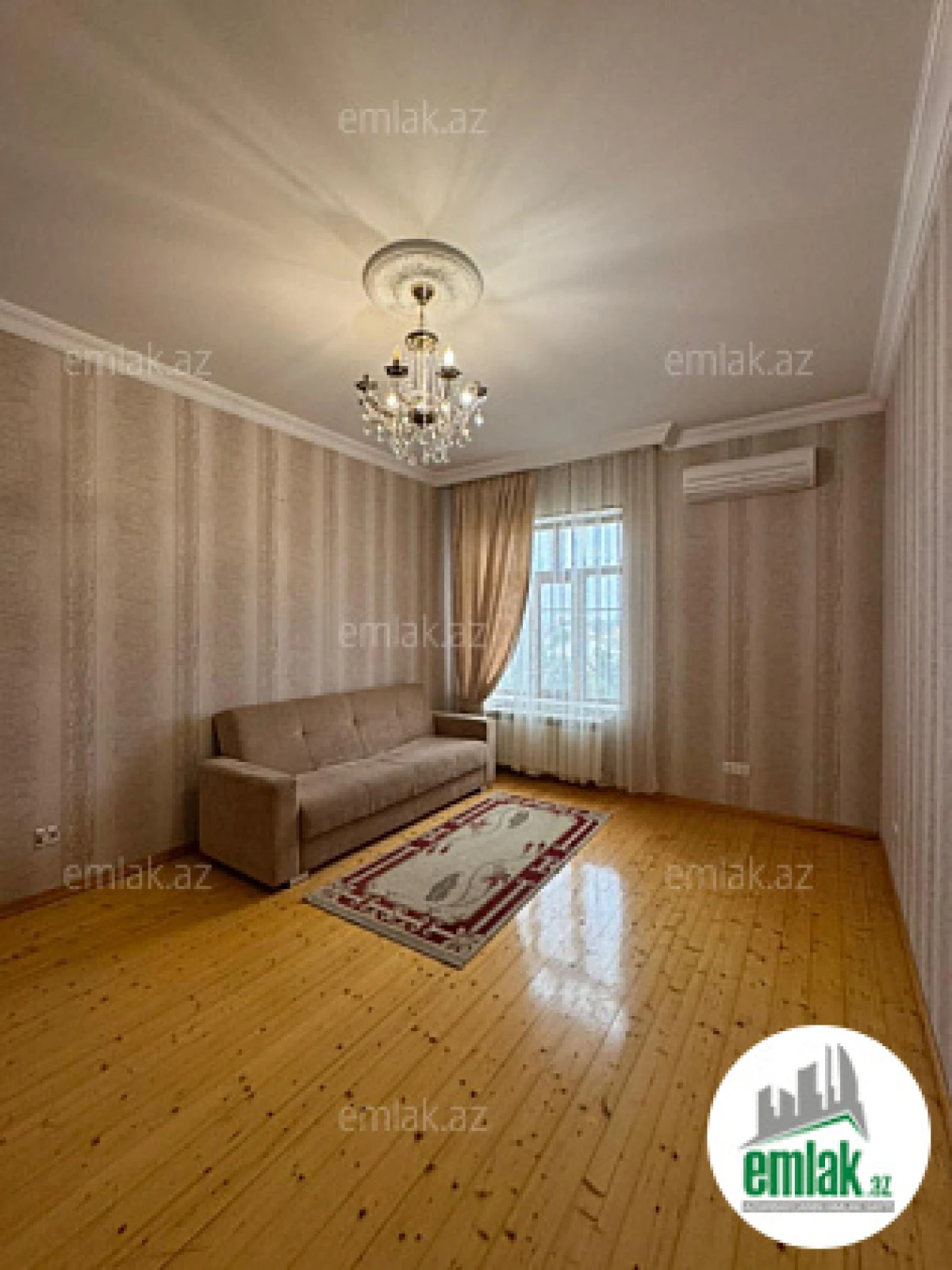 Satılır 6 otaqlı mənzil 207 m²