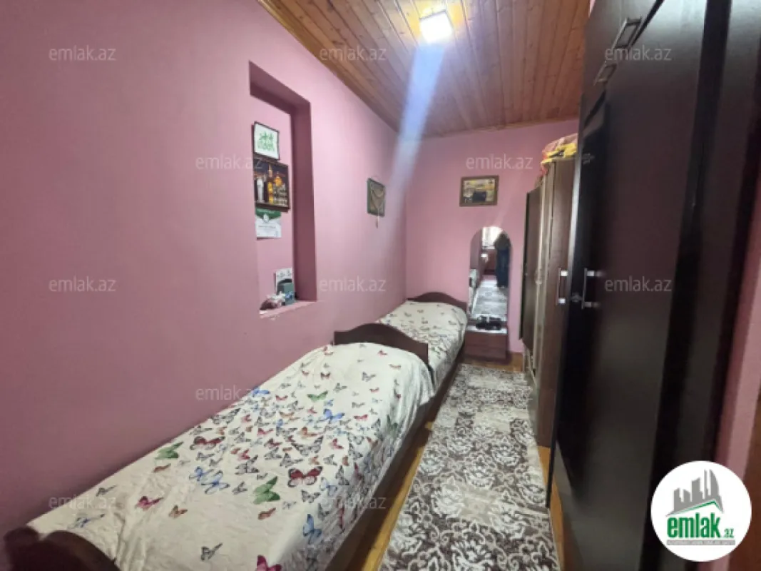 Satılır 9 otaqlı həyət evi 200 m²