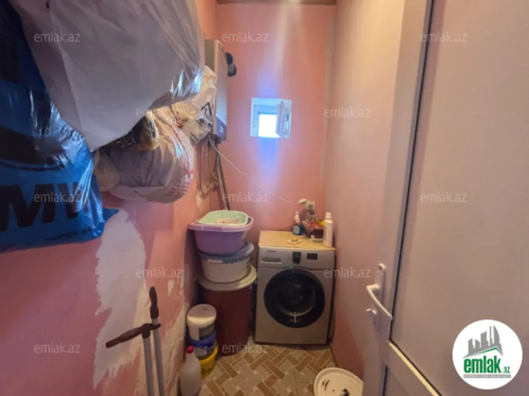 Satılır 9 otaqlı həyət evi 200 m²