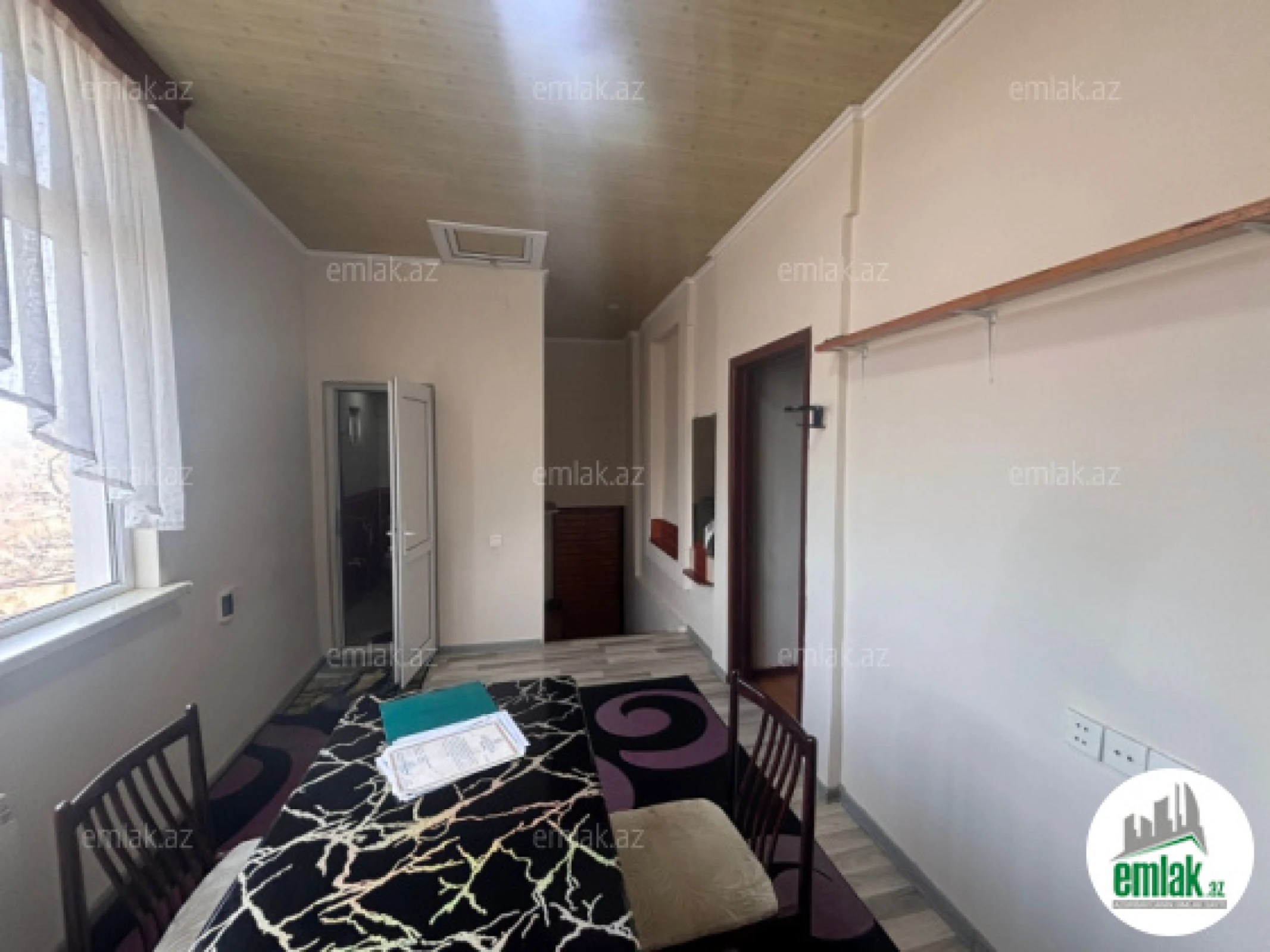Satılır 9 otaqlı həyət evi 200 m²