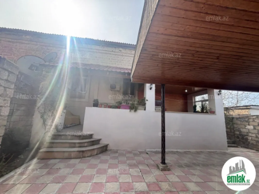 Satılır 9 otaqlı həyət evi 200 m²