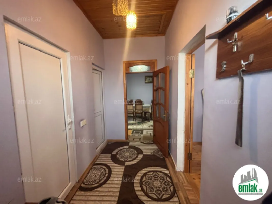 Satılır 9 otaqlı həyət evi 200 m²