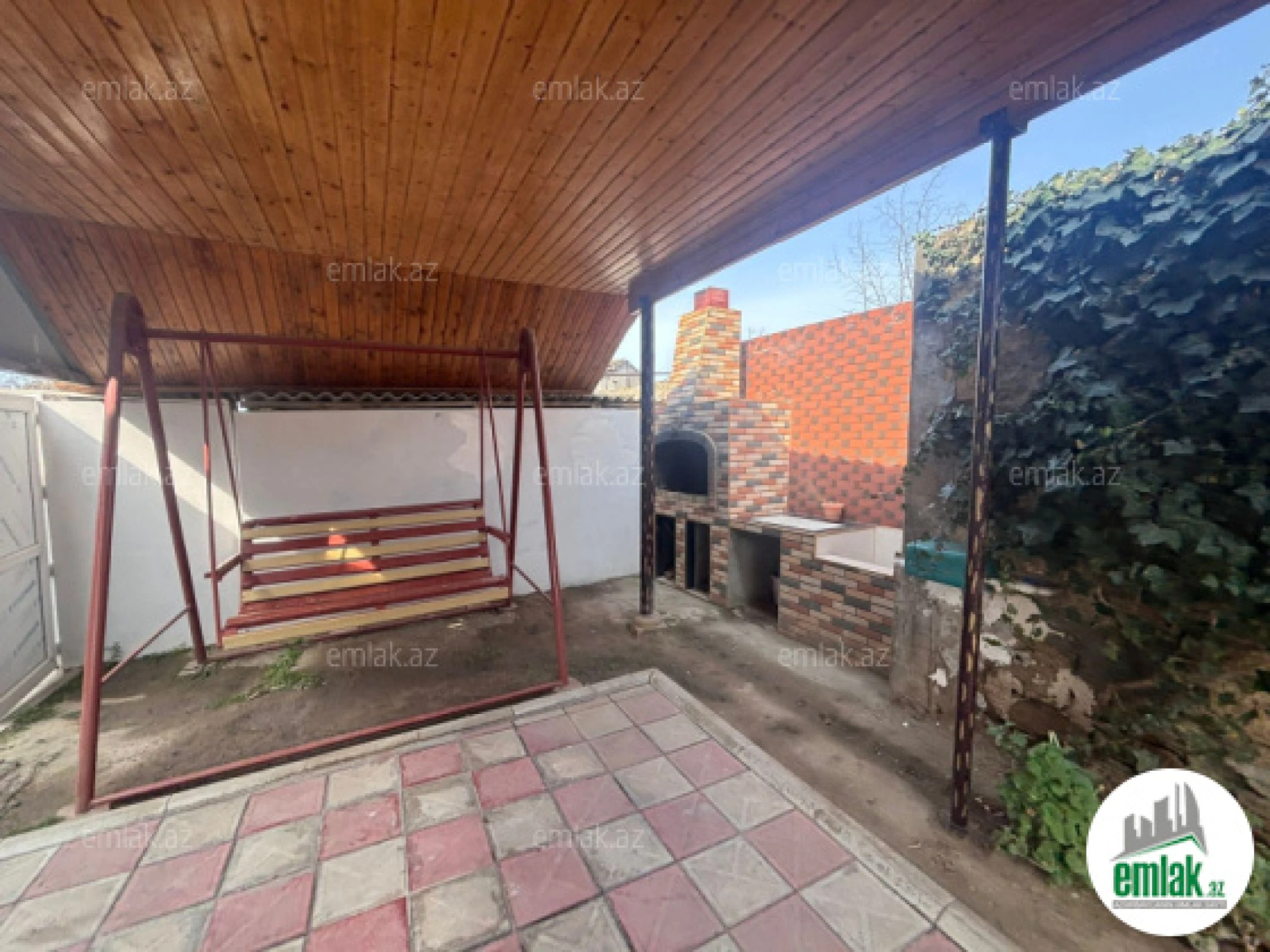 Satılır 9 otaqlı həyət evi 200 m²