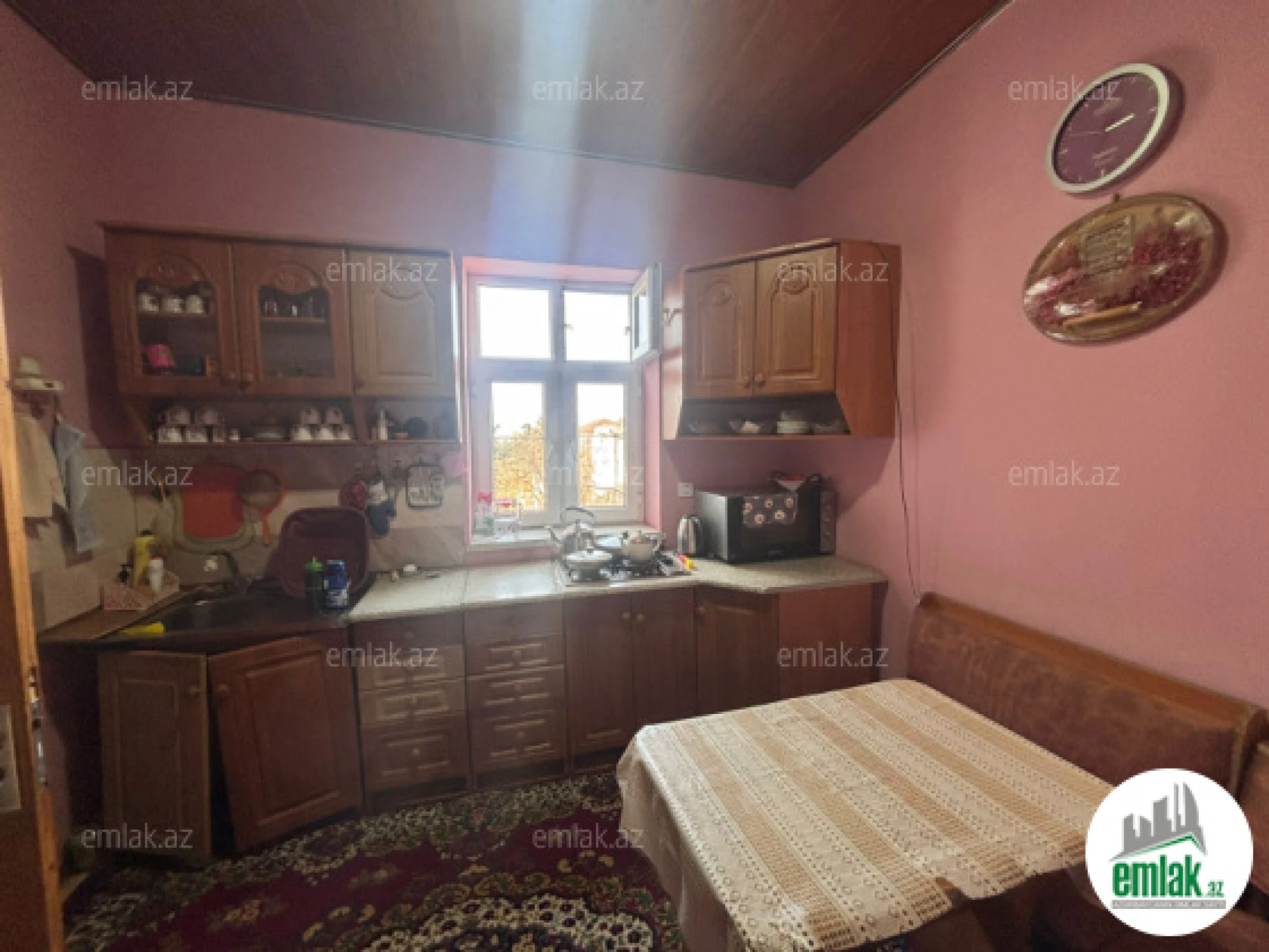 Satılır 9 otaqlı həyət evi 200 m²