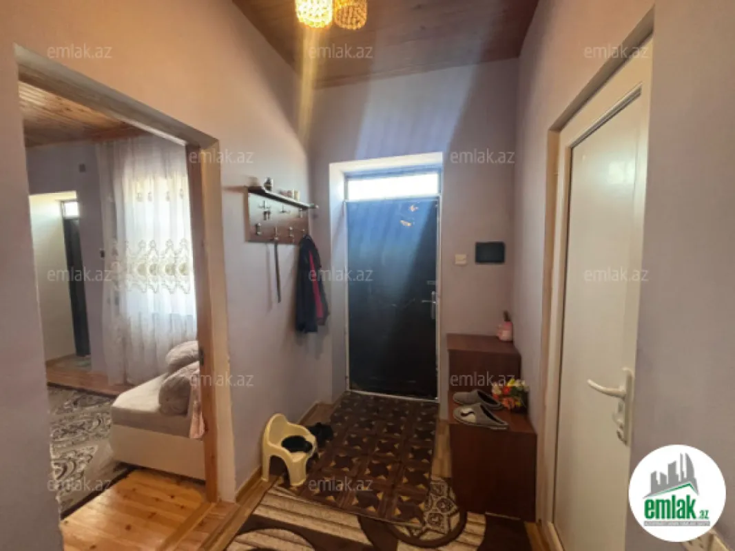 Satılır 9 otaqlı həyət evi 200 m²