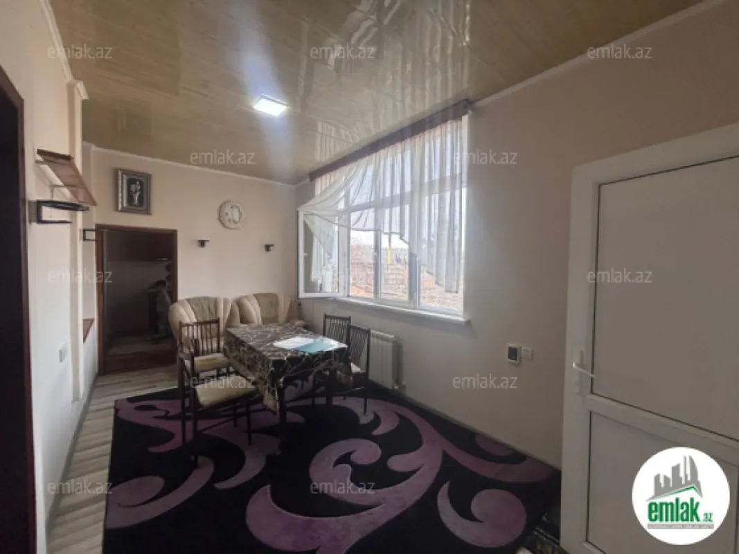 Satılır 9 otaqlı həyət evi 200 m²