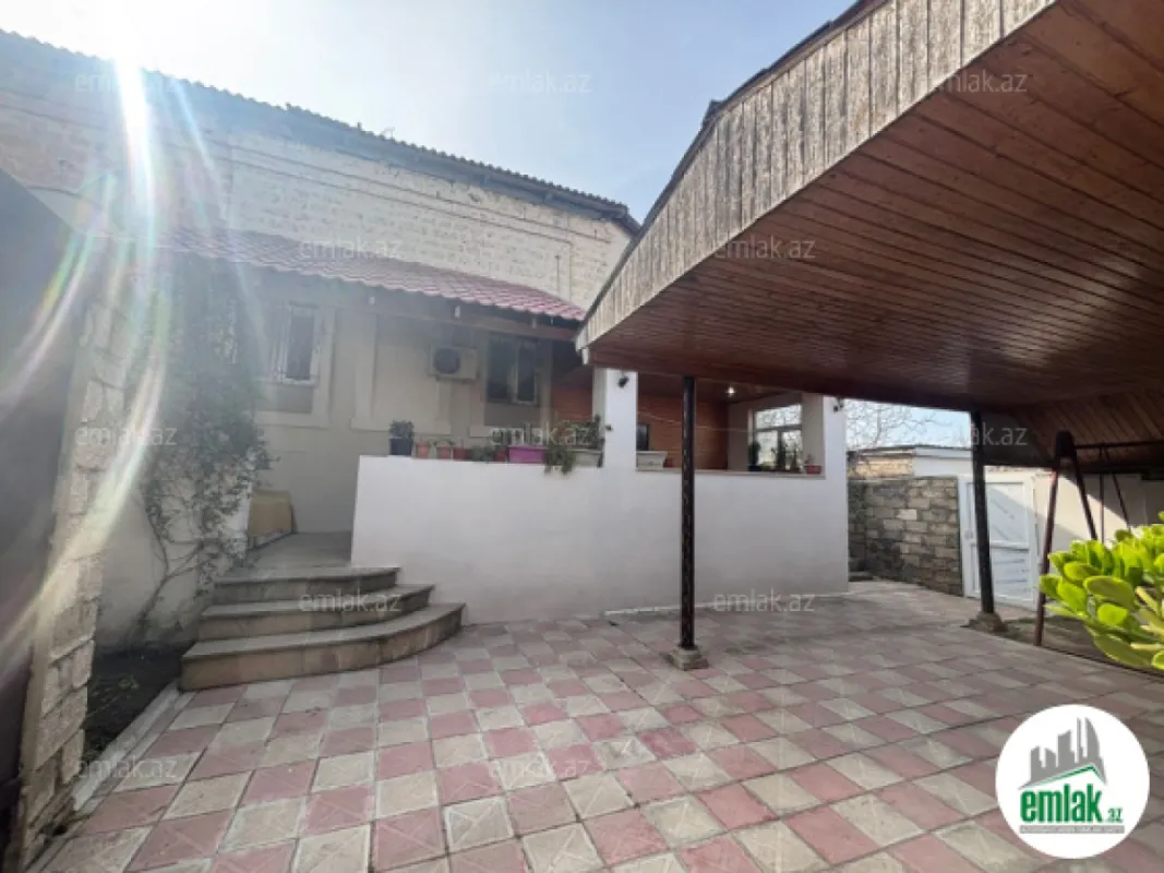 Satılır 9 otaqlı həyət evi 200 m²