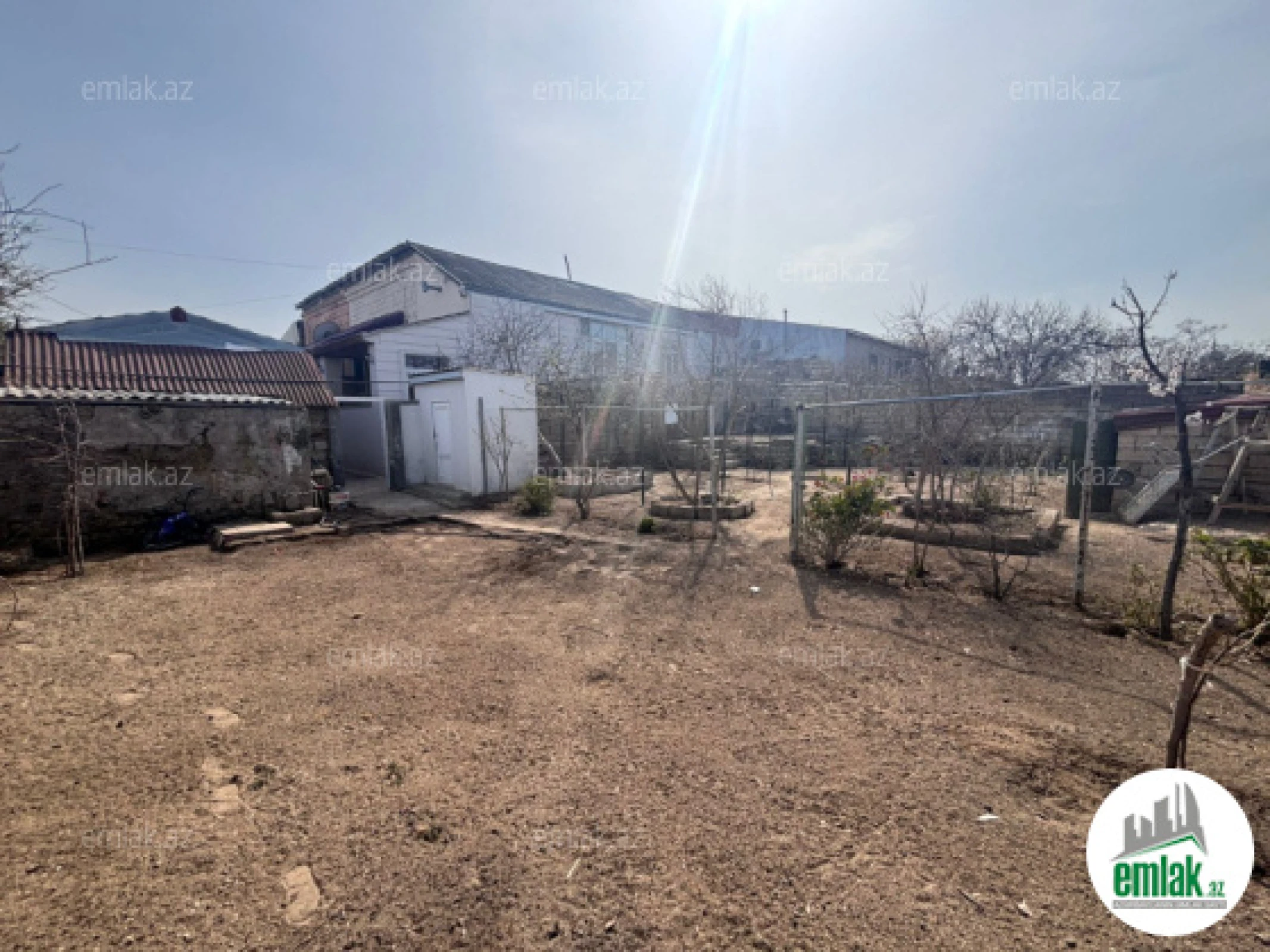 Satılır 9 otaqlı həyət evi 200 m²