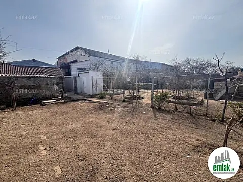 Satılır 9 otaqlı həyət evi 200 m²