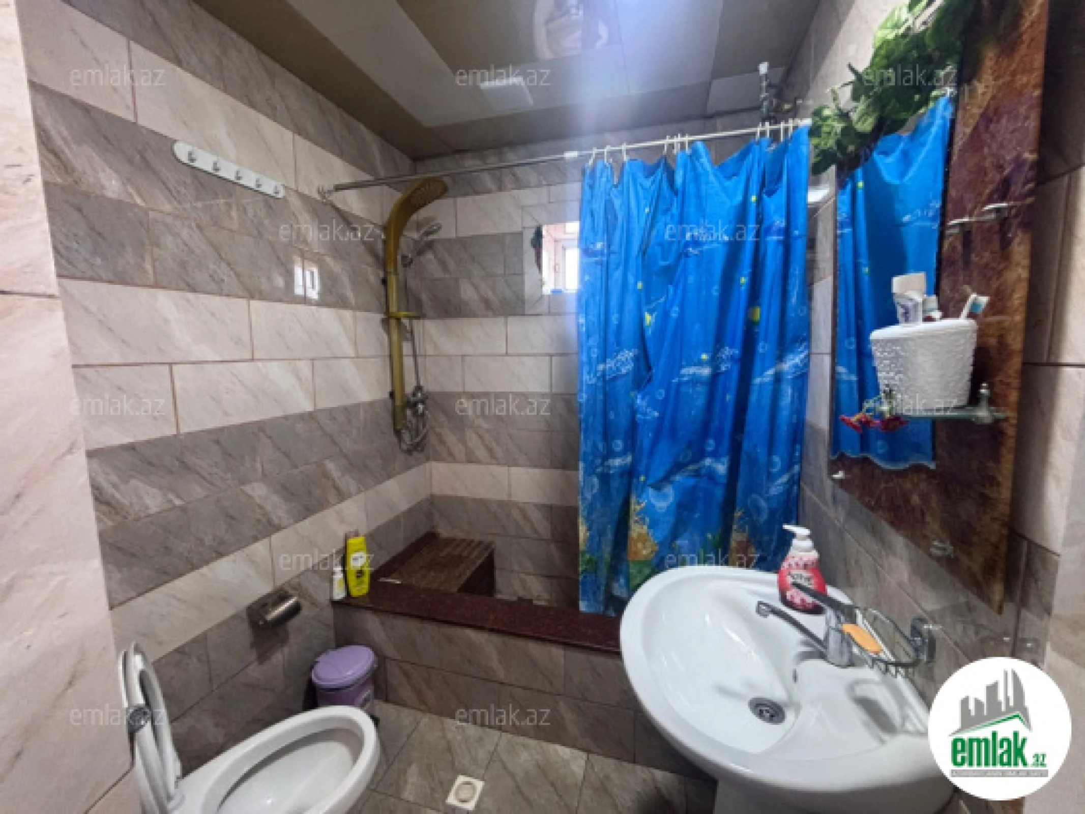 Satılır 9 otaqlı həyət evi 200 m²
